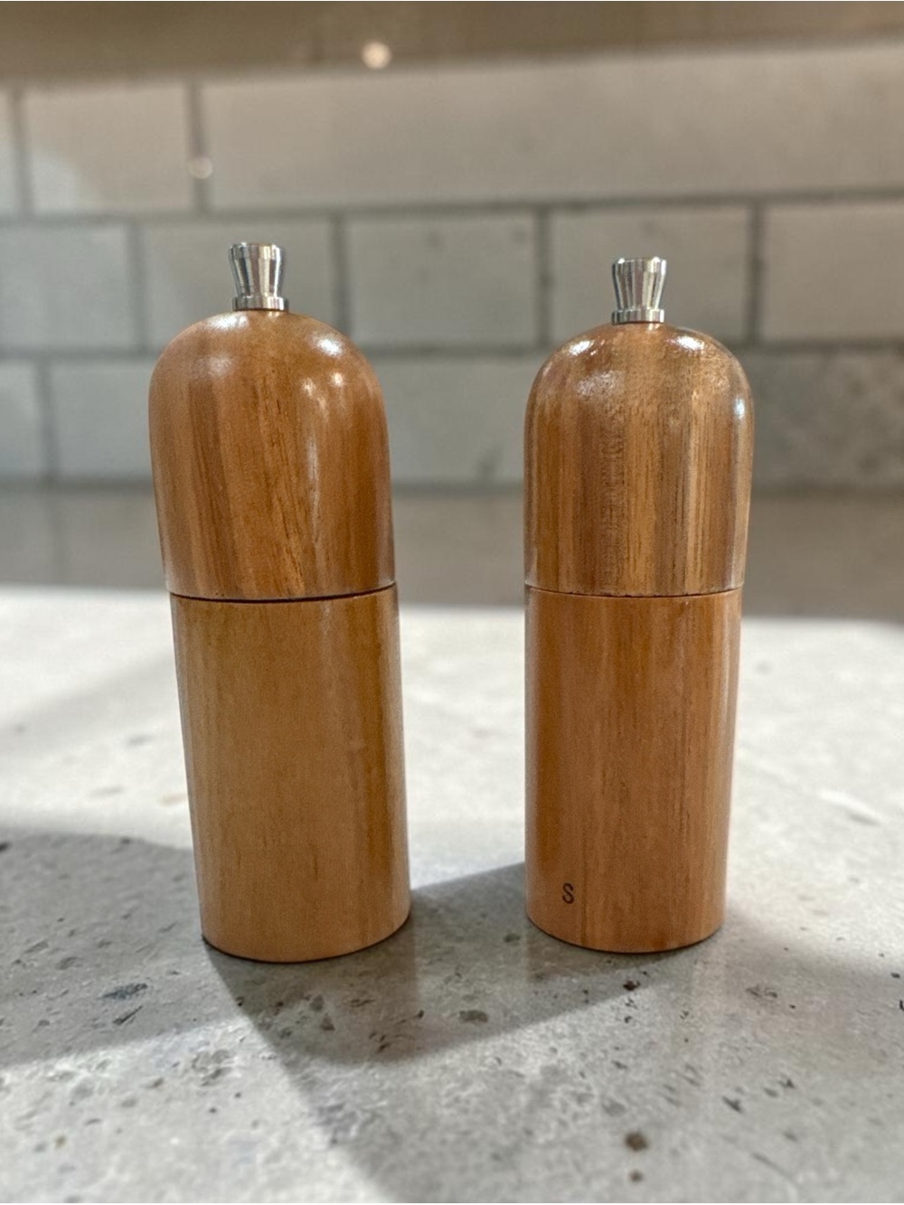 NWOT Wooden Salt and Pepper Grinder Set - Light Brown